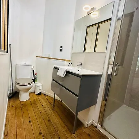 Standing T2 Near The Train Station And Shops Appartement *